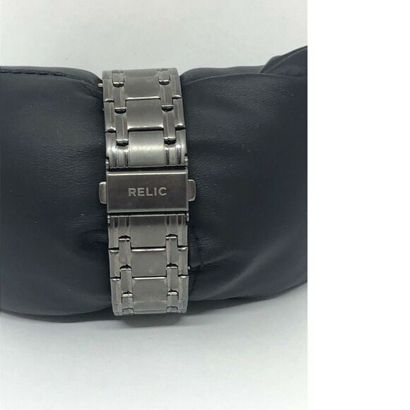Relic ZR12053 Men's Gray Stainless Steel Analog Gray Dial Quartz Watch QB277 - Picture 4 of 8